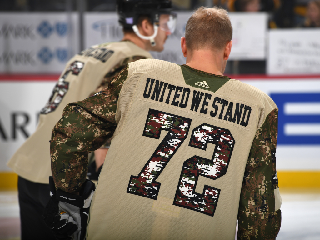 pittsburgh penguins camo jersey auction