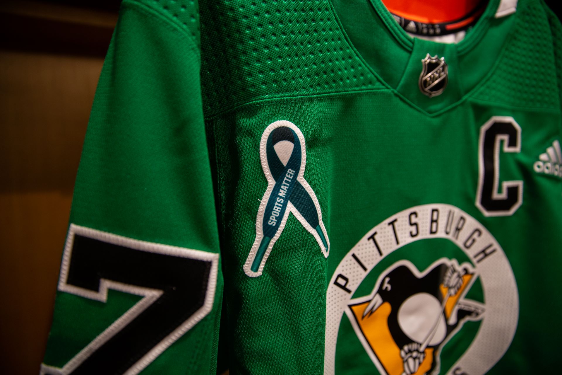 Pittsburgh Penguins on X: These green warmup jerseys though 😍 Support the  @pensfoundation by bidding on your favorite:    / X